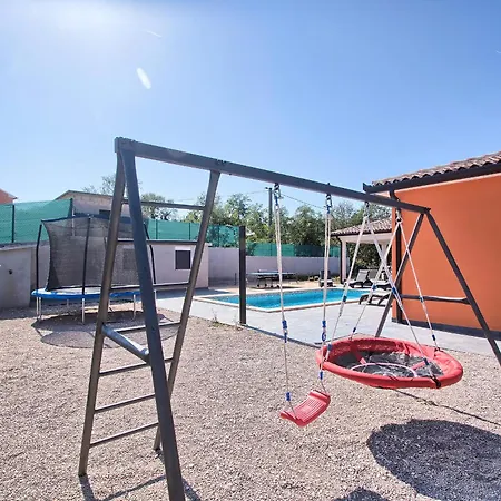 Stella Вилла Лабин